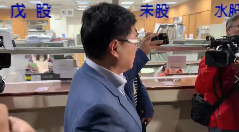 快新聞／繳完6000萬了！　沈慶京律師胡原龍回北院辦保中