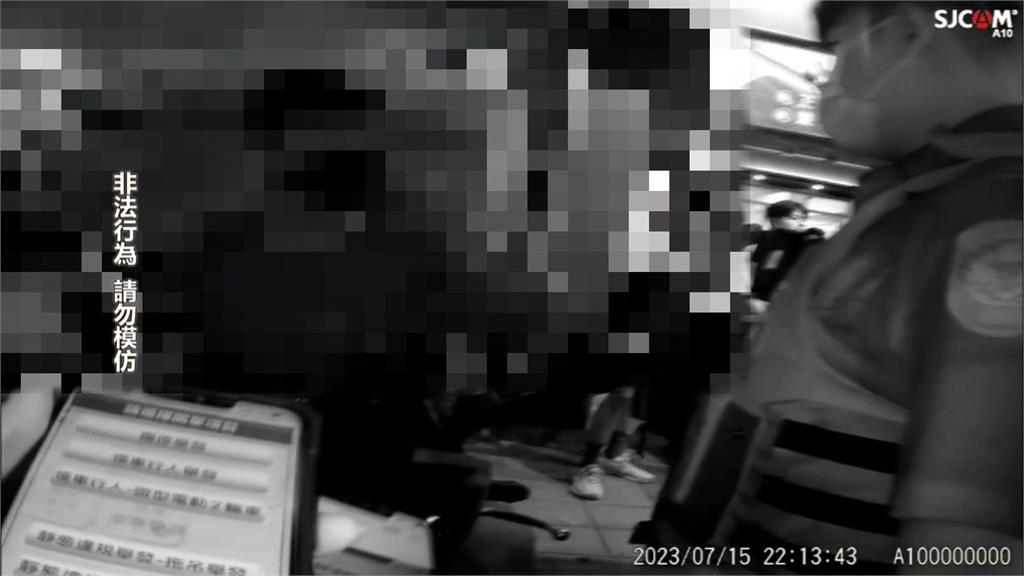 報警檢舉同行卻大暴走！　外送員辱罵警遭壓制　強制送醫