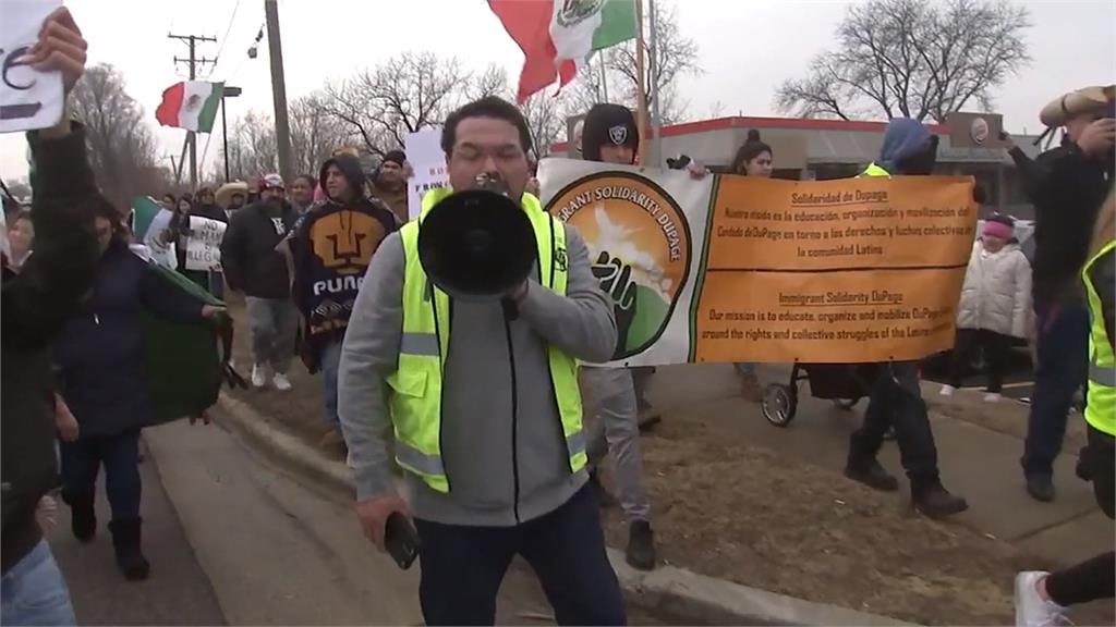 打擊非法移民！美新任防長視察墨國邊境　各地掀「挺移民」罷工抗議潮