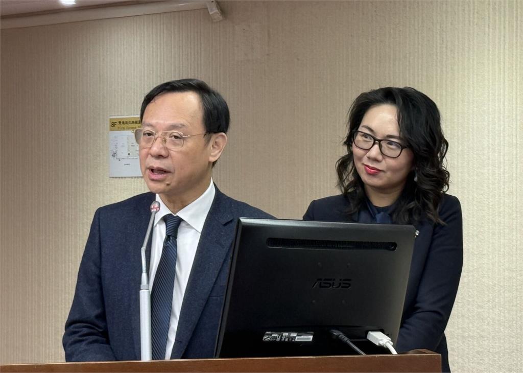 毆打醫護「停用健保卡一年」行不行   衛福部長表態了！