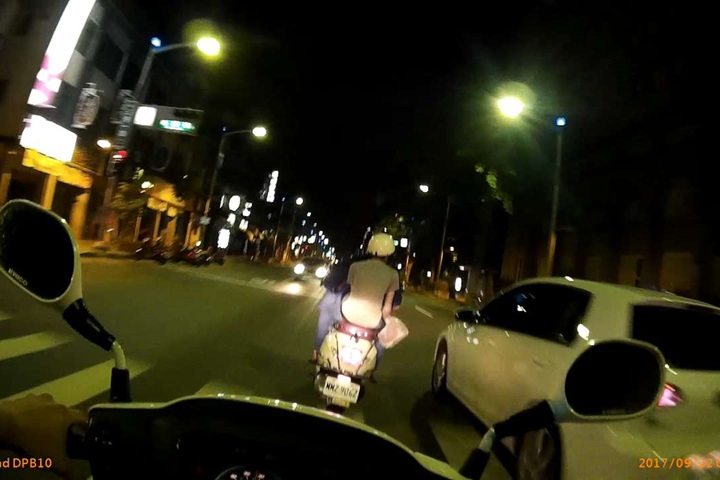 市區上演2輪版玩命關頭 警飆8公里追拒檢機車