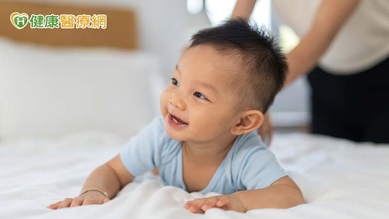寶寶開始長牙應該怎麼吃？醫推副食品加「3大營養素」　助守護牙齒健康
