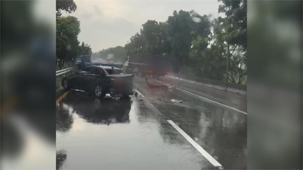 天雨路滑釀禍！　台78多車追撞6人輕傷送醫