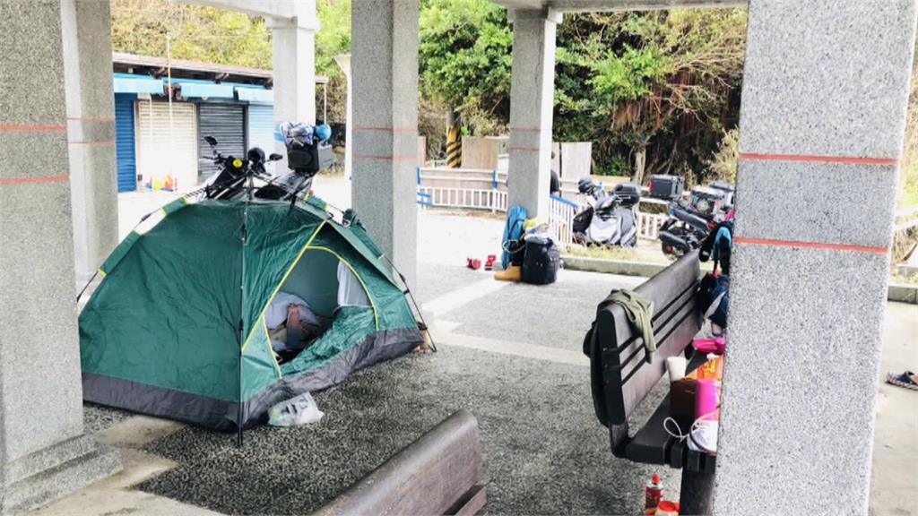 連假小琉球爆人潮　住宿一位難求「遊客竟就地露營」