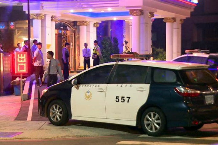酒店外酒客鬥毆 一人受傷疑有人持槍