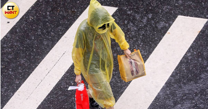 高溫飆38度！明起大雨狂炸4天　雙颱最新路徑、生成機率曝