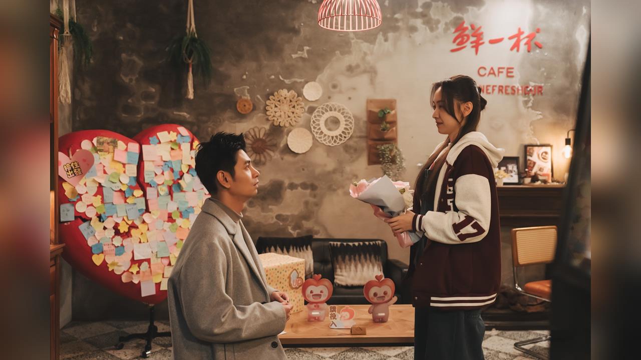 七夕情人節浪漫放閃！《阿松與阿暖》楊子儀下跪求婚林玟誼　林玟誼「求婚戲演八百遍還