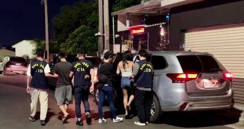 毒鴛鴦太猖狂！掛假車牌兜售安毒　台南刑警火速破獲毒窟逮人