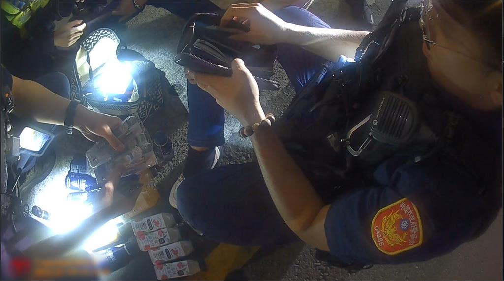 【有片】中壢女超商偷逾千元飲料、三明治 遭店員秒抓包下場慘