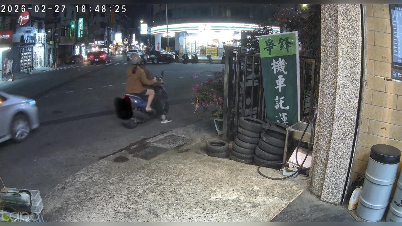 大學生載妹到車行「求幫鎖後照鏡」 回1字讓老闆開罵「竟給1星負評」