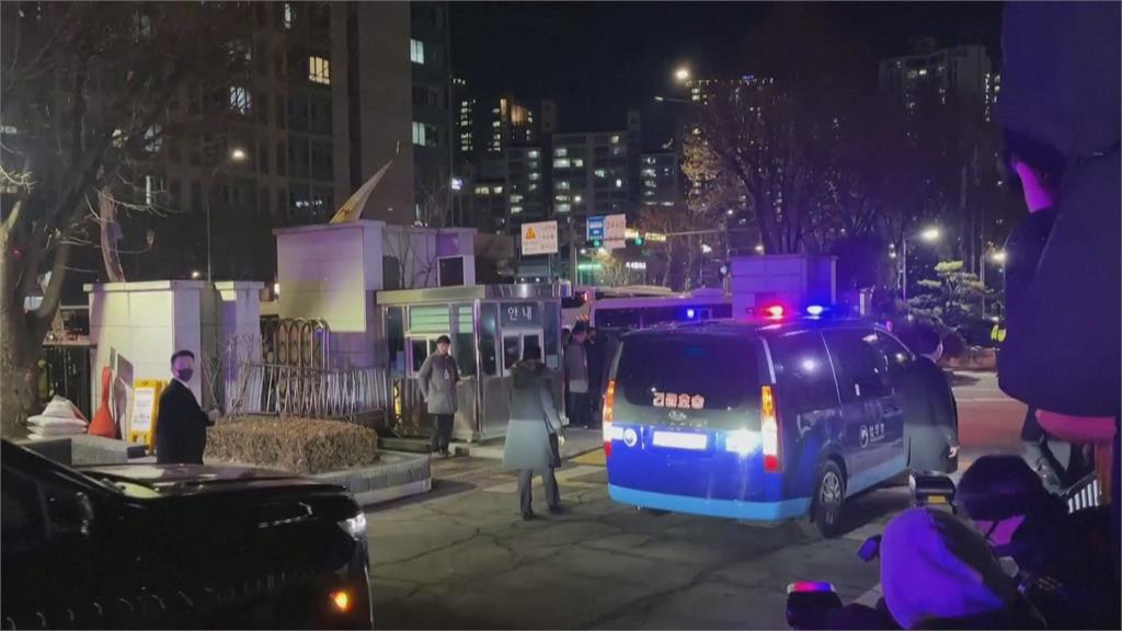 尹錫悅親自出席羈押庭　支持者翻牆進法院被捕