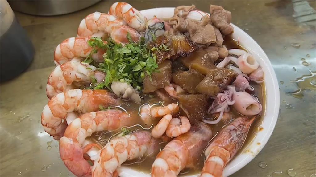 鍋燒麵舖滿10種海鮮　麵線有龍蝦超澎派