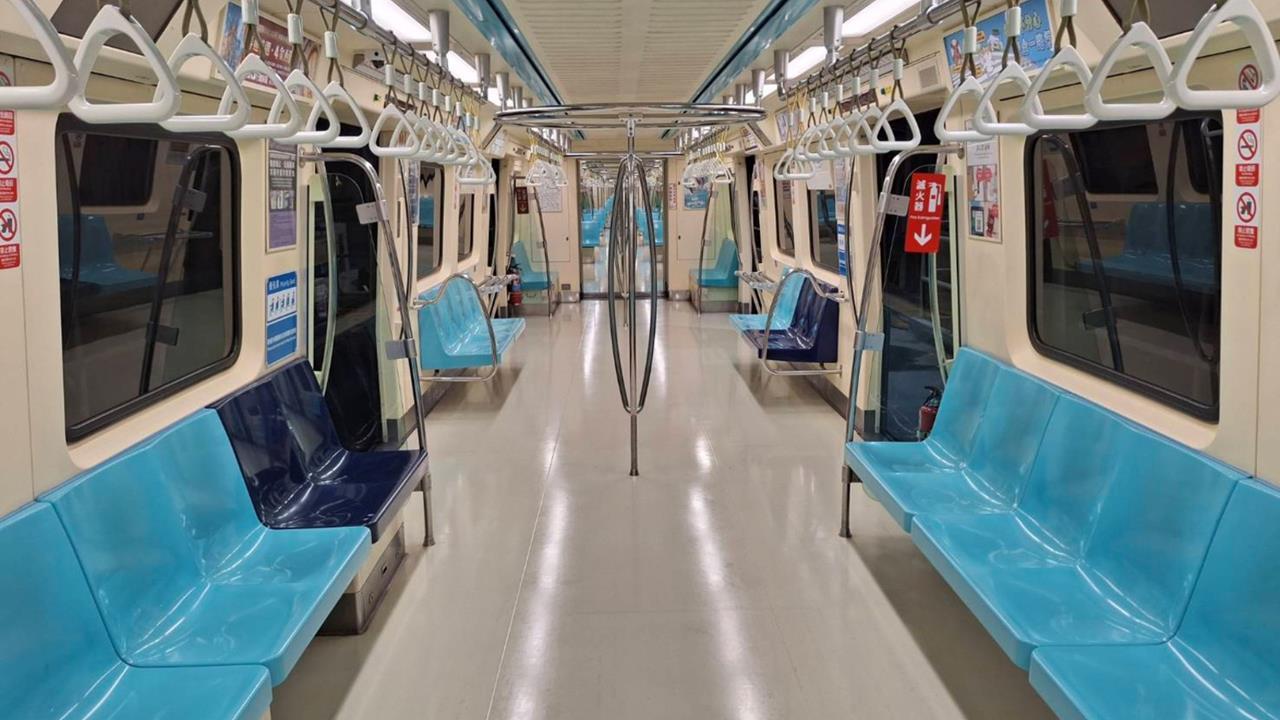 13歲少女背後30cm刀痕搭捷運「被逼讓座」！母親不忍怒嗆：要穿泳衣出門嗎？