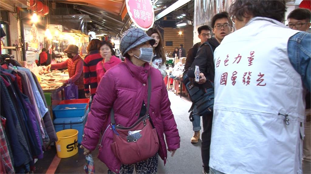 為重陽敬老金動手打人！老婦持傘攻擊陳思宇志工