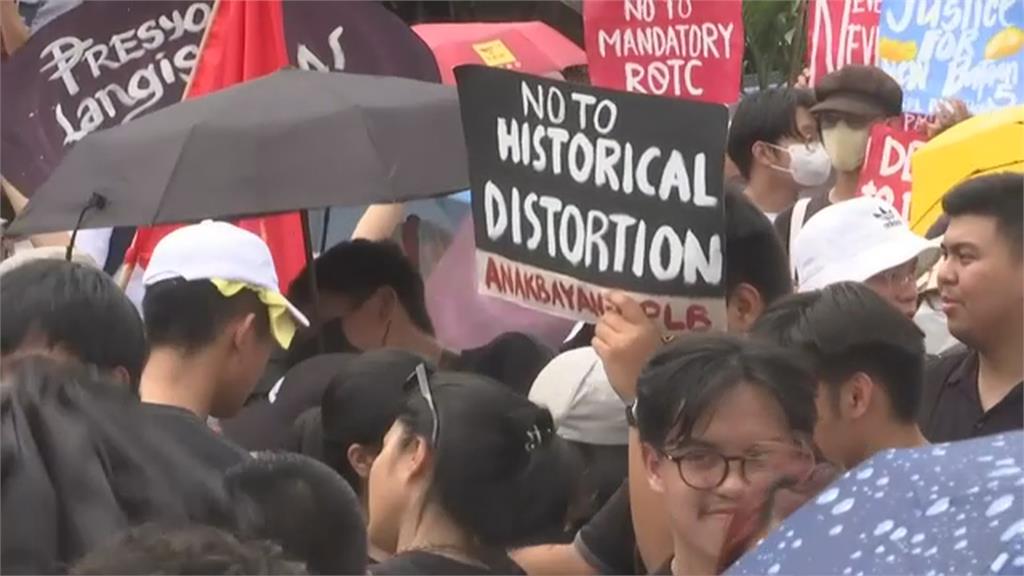 紀念1986年推翻馬可仕戒嚴政權　上千名菲律賓民眾上街抗議