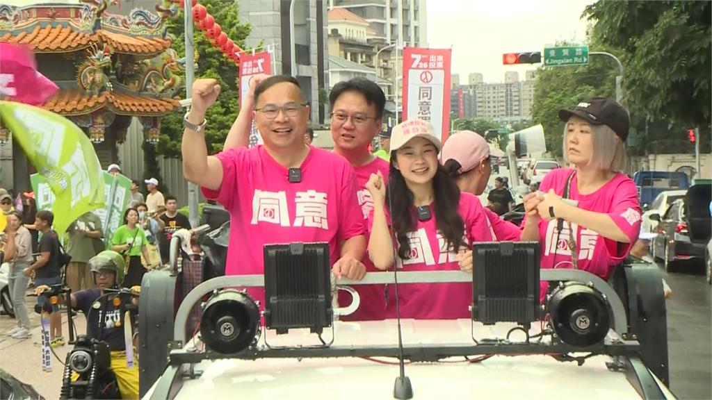 王義川回「老巢」車隊掃街　數百民眾騎車響應大罷免