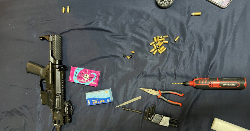 槍毒不離身！通緝犯攜女友躲南投山區　警攻堅逮人扣衝鋒槍