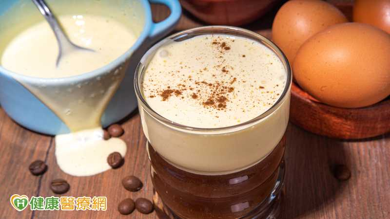 越南「蛋咖啡」掀議！網兩派吵翻　醫：蛋黃未熟恐添1菌感染風險