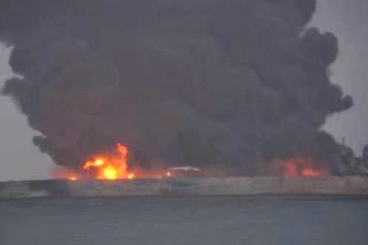 獨／中國、巴拿馬輪船相撞 爆炸起火場面驚悚