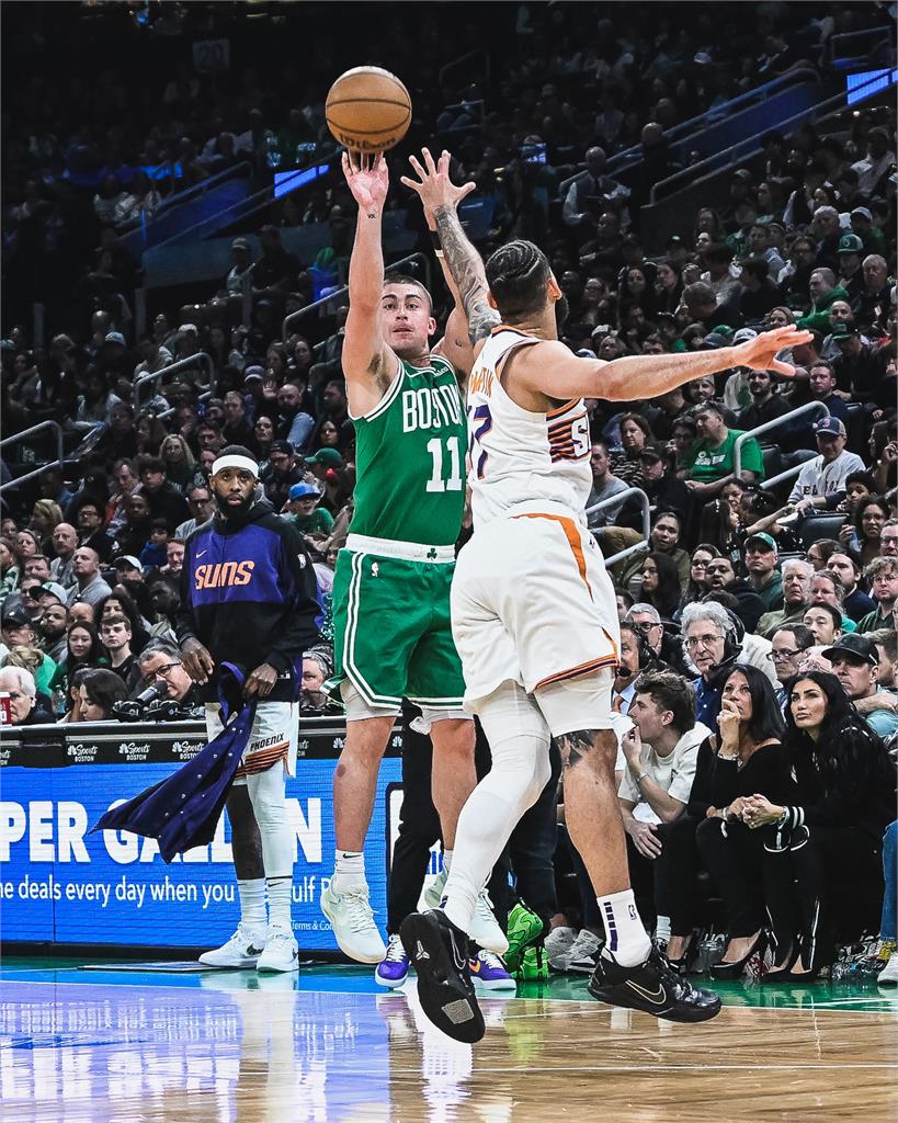 NBA塞爾蒂克超越勇士　締造單季最多三分球紀錄