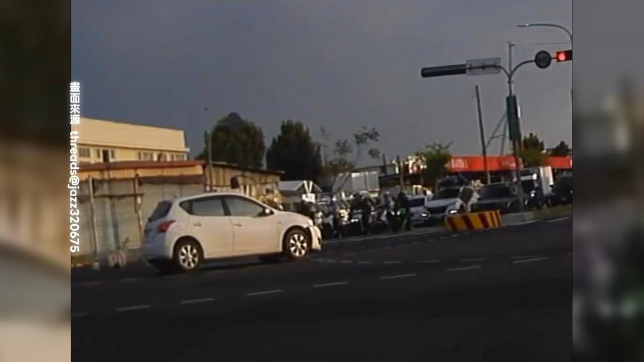 雲林斗六行人衝馬路被撞飛　騎士連人帶車慘摔兩敗俱傷