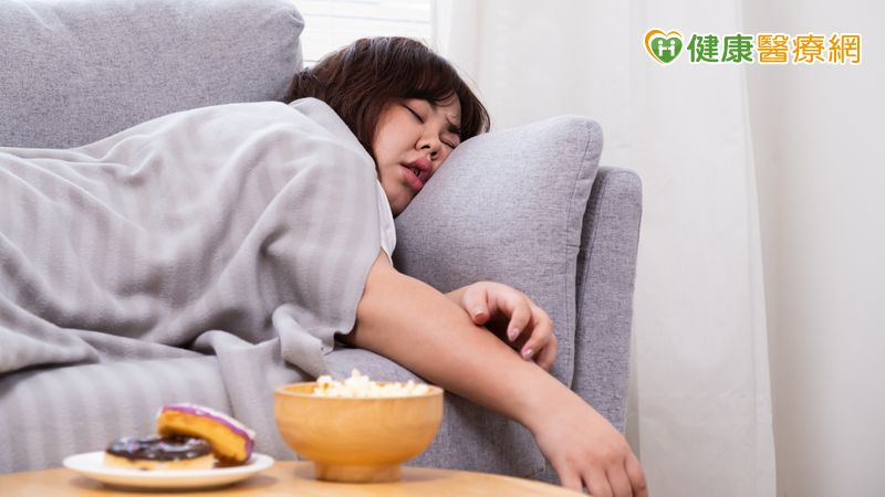 「暈碳助眠」真有用?營養師:秒睡≠睡得好!教你這樣聰明吃真正好眠