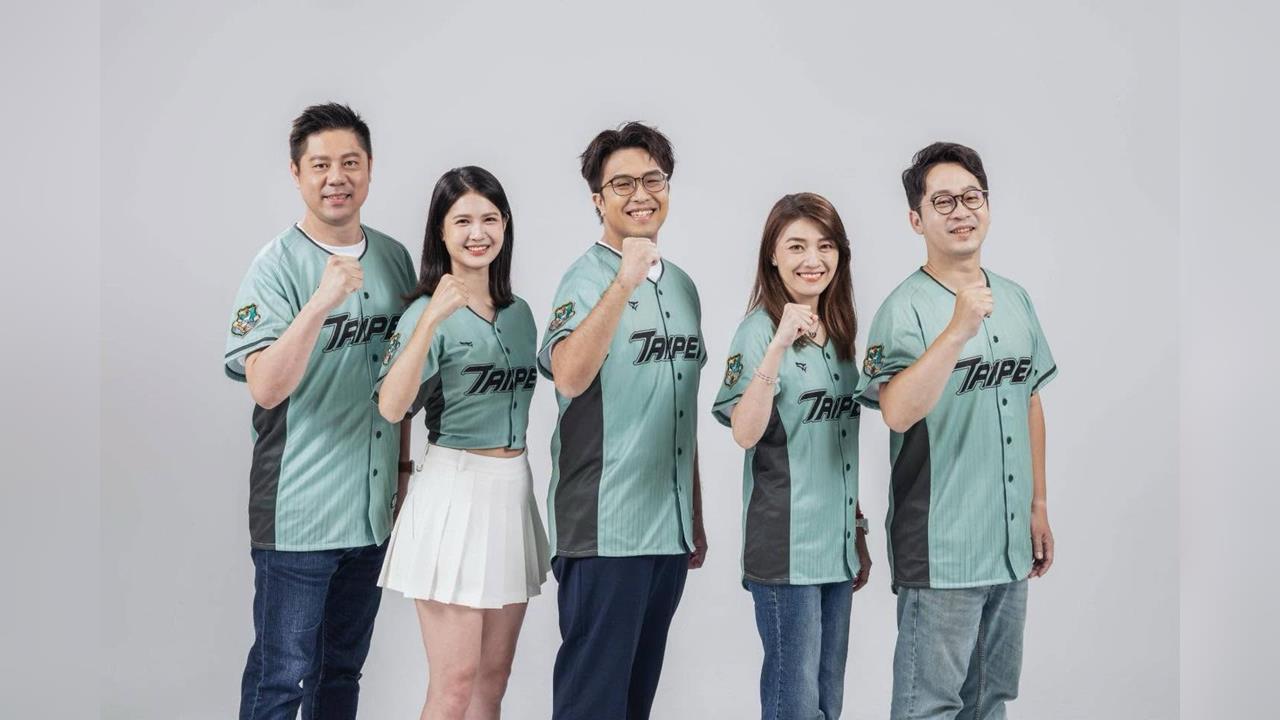 快新聞／沈伯洋出招了！台北隊定裝照亮相　偕25綠戰將合照喊「向前衝」