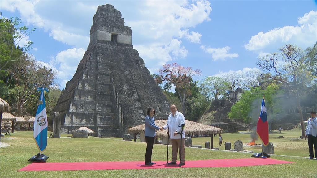 訪瓜地馬拉第二天！蔡英文總統登馬雅遺跡　盼台瓜邦誼永固