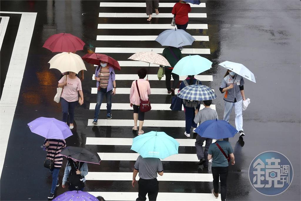 週末迎鋒面降溫!雷雨強襲 下週「這天」回暖
