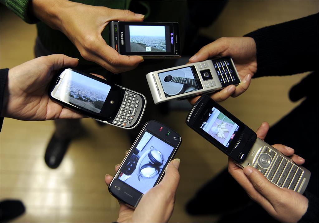 「智障型手機」再掀流行！美銷量不減反增　年輕人愛用原因曝光