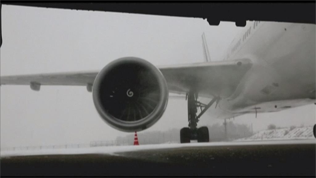 法航班機冒煙迫降！282人西伯利亞凍3天