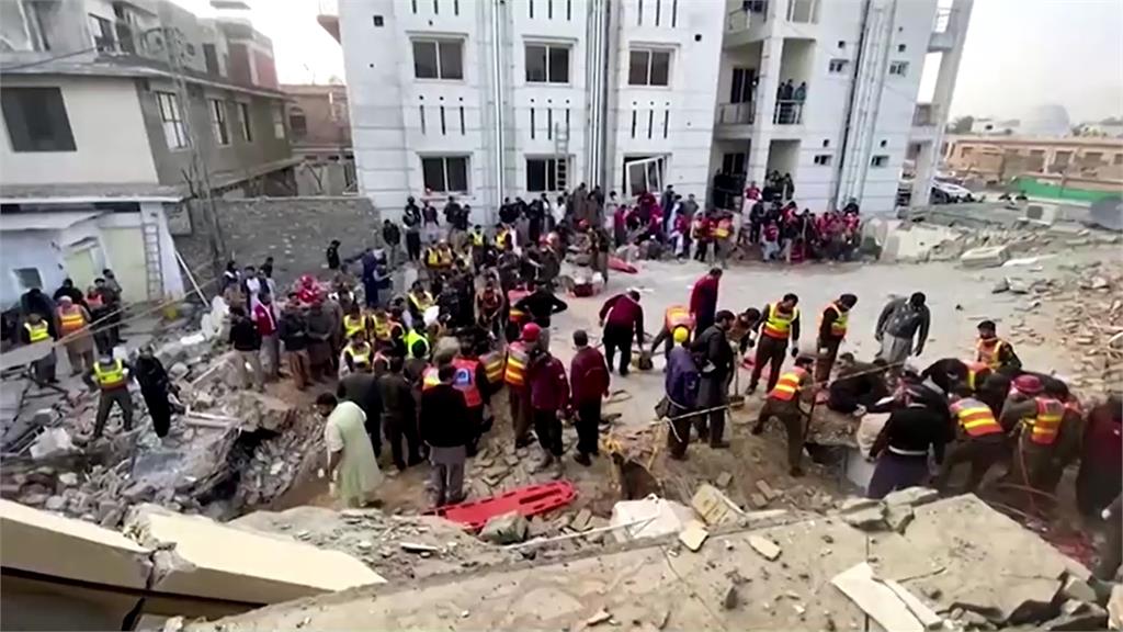 巴基斯坦清真寺遭自殺炸彈攻擊　61死150傷人數不斷上修