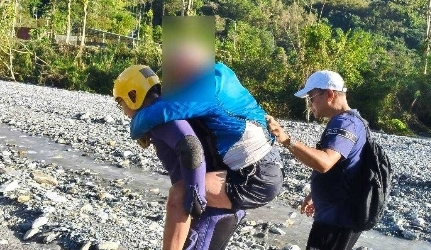 快新聞/嚇死!花蓮71歲老翁溪邊晨游遭沖走 漂至下游1公里處獲救