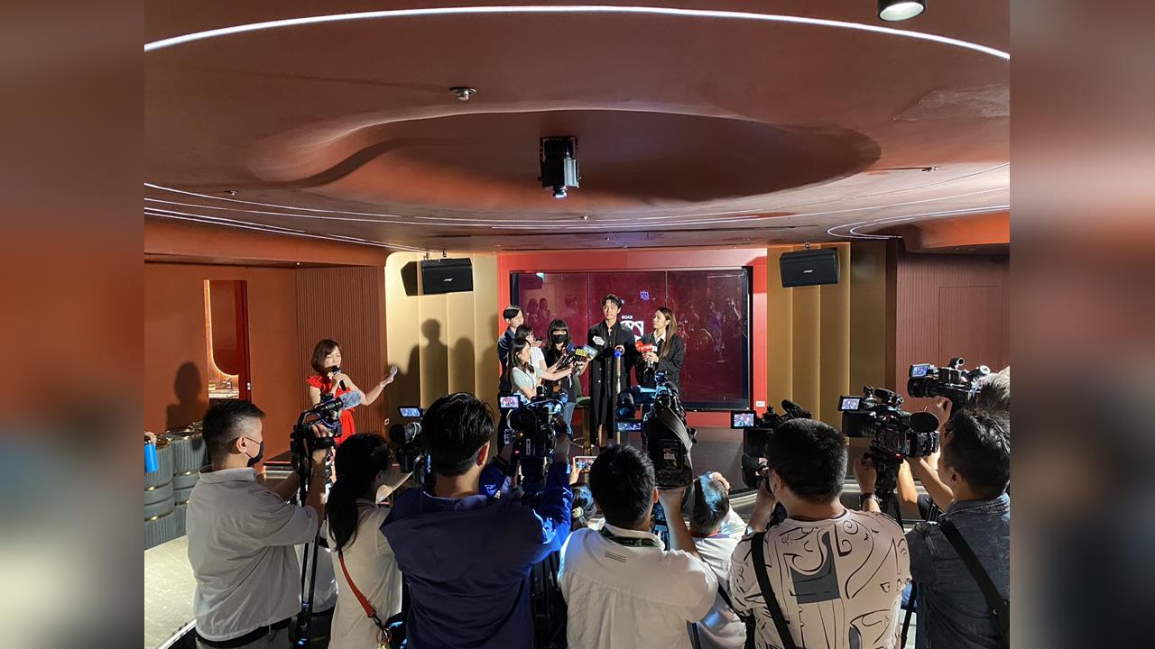 曹佑寧和林思宇搶麥克風 唱爆ROAR KTV 薇閣打造大直娛樂一體城