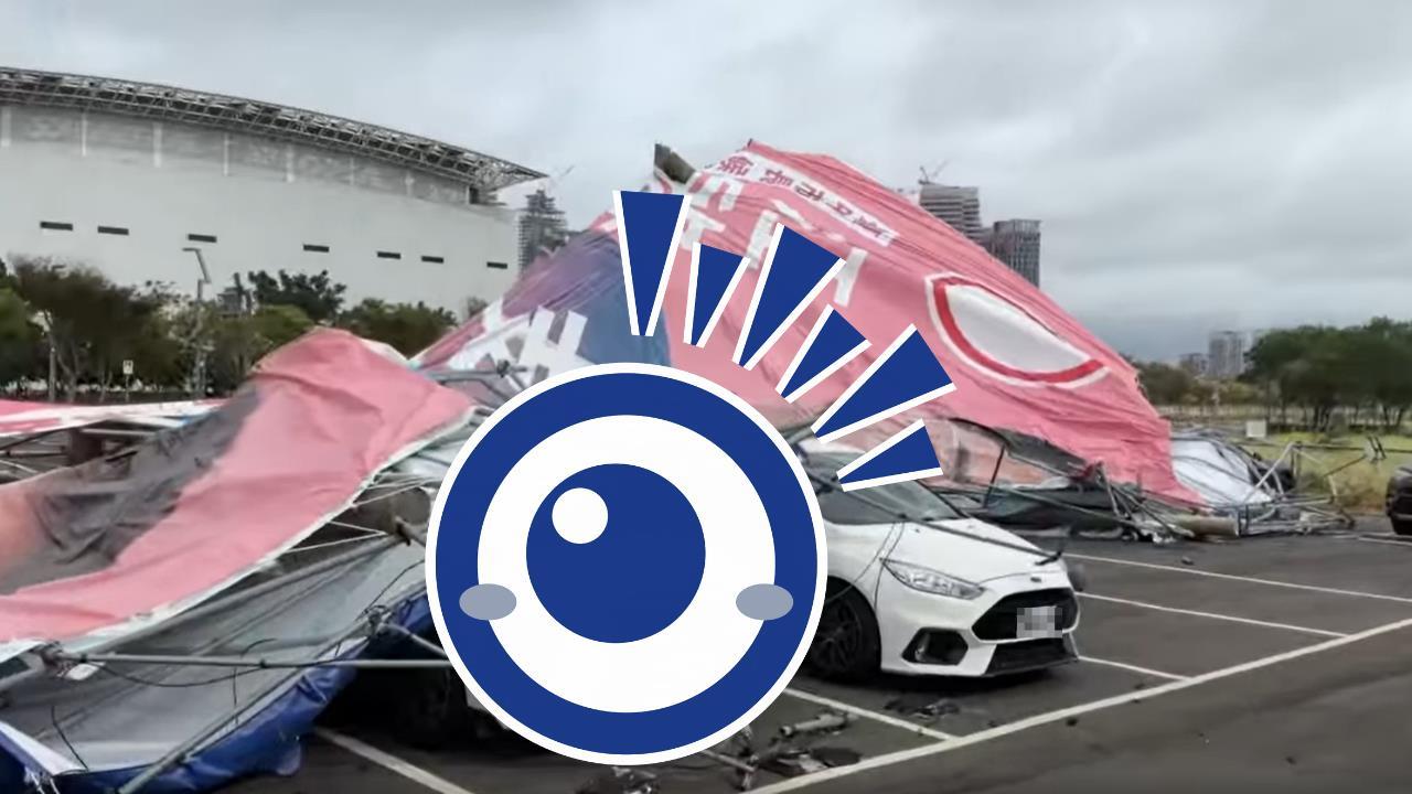 江啟臣看板被颱風吹倒！「整排車遭慘壓」驚悚畫面曝光　網揪「1關鍵」炸鍋：扯到極點