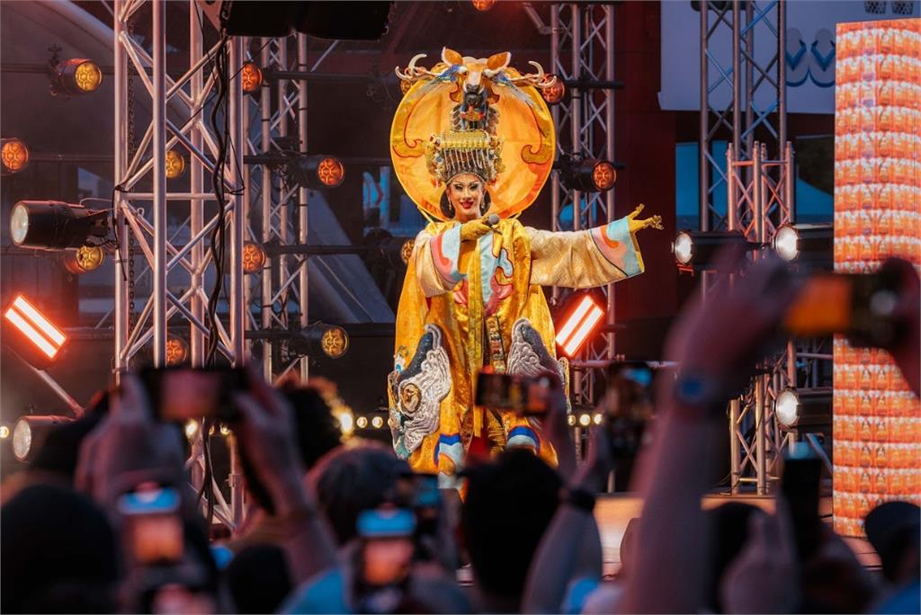 快新聞／妮妃雅巴黎文化奧運扮媽祖超驚艷　高喊：中華台北就叫「台灣」