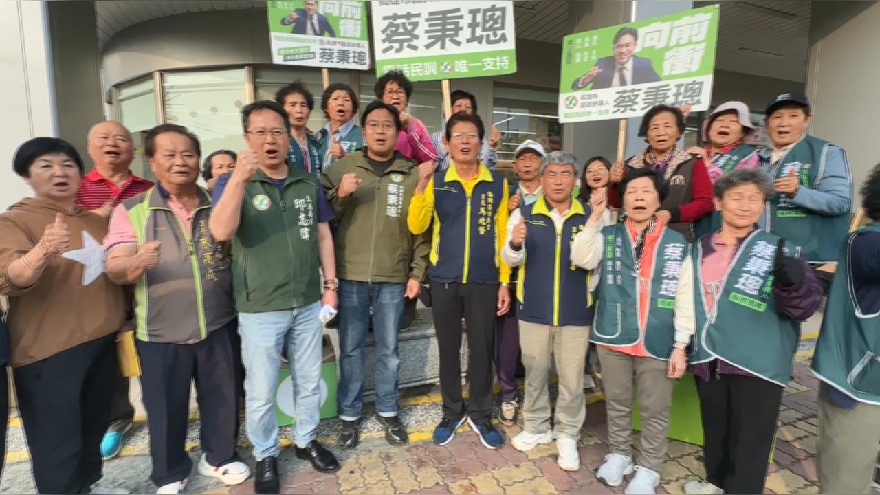 民進黨高雄第三選區四搶三 初選民調前夕最後衝刺 邱志偉合體蔡秉璁掃街