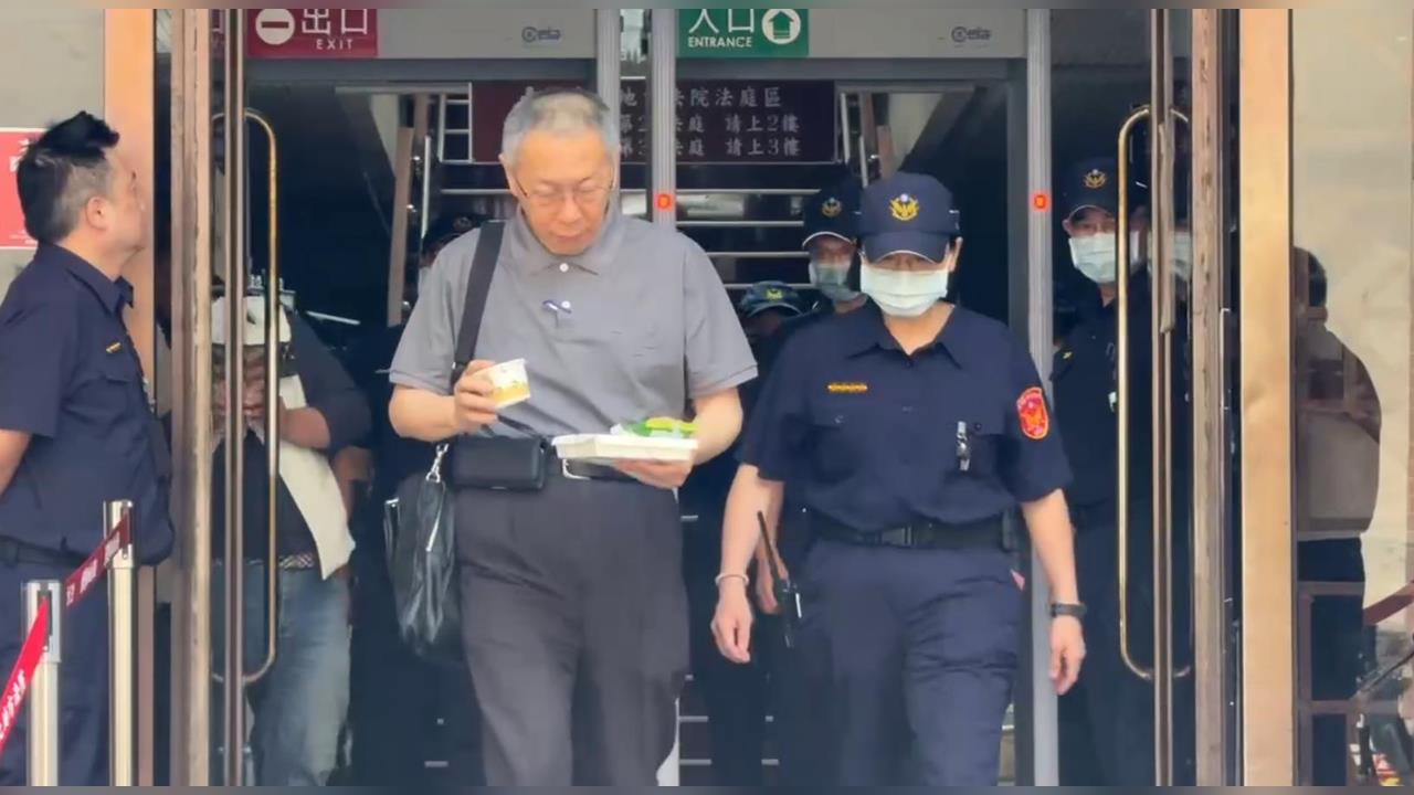 快新聞／北院續審京華城案！傳喚柯文哲開庭　他拿便當離開畫面曝光
