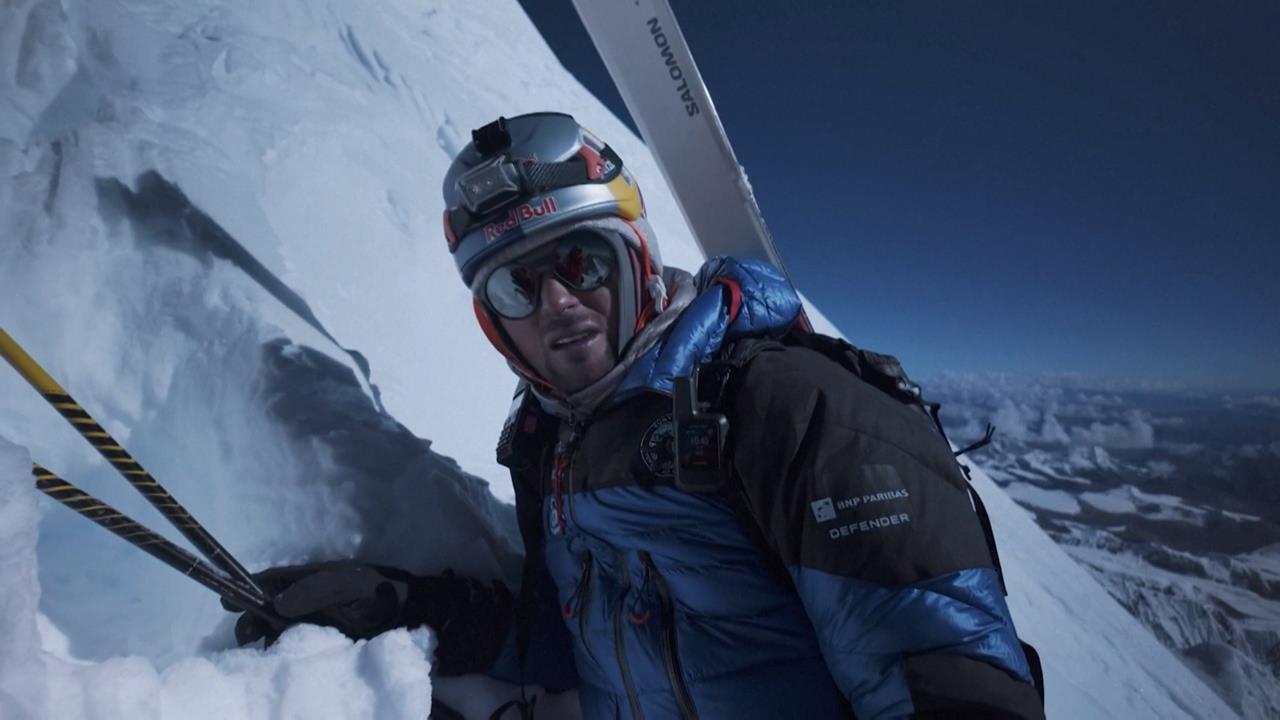 第一人！波蘭運動員登頂聖母峰　成功挑戰「無氧」滑雪下山