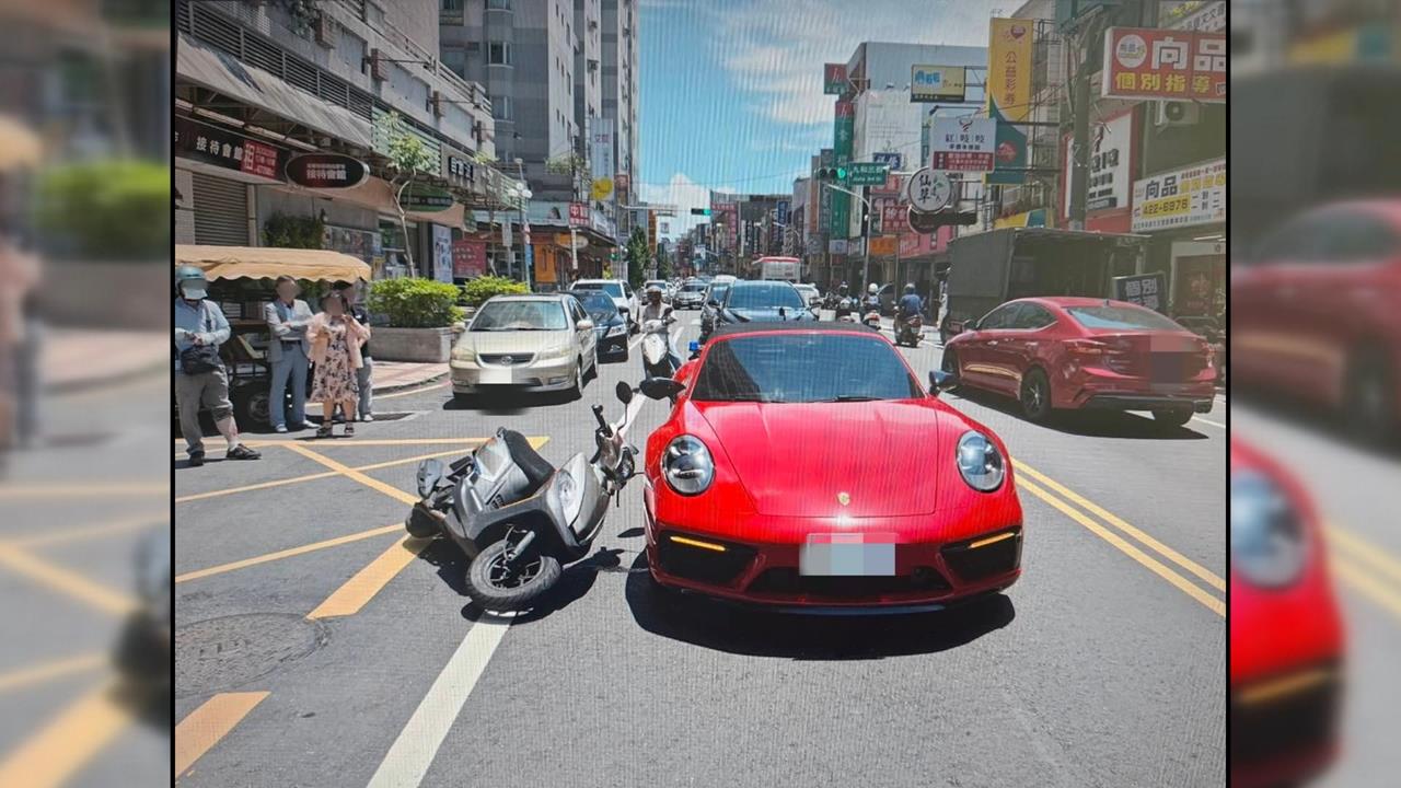 外送員騎車撞保時捷！　網哀號：這單超級貴