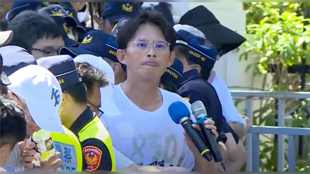 黃國昌公開場合被民眾打臉!遭嗆「人中呂布」:什麼時候消滅國民黨?