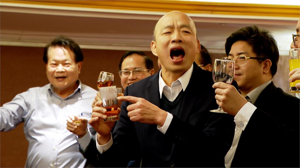 喝到威士忌當場變臉　韓國瑜：誰把威士忌跟茶混在一起了？