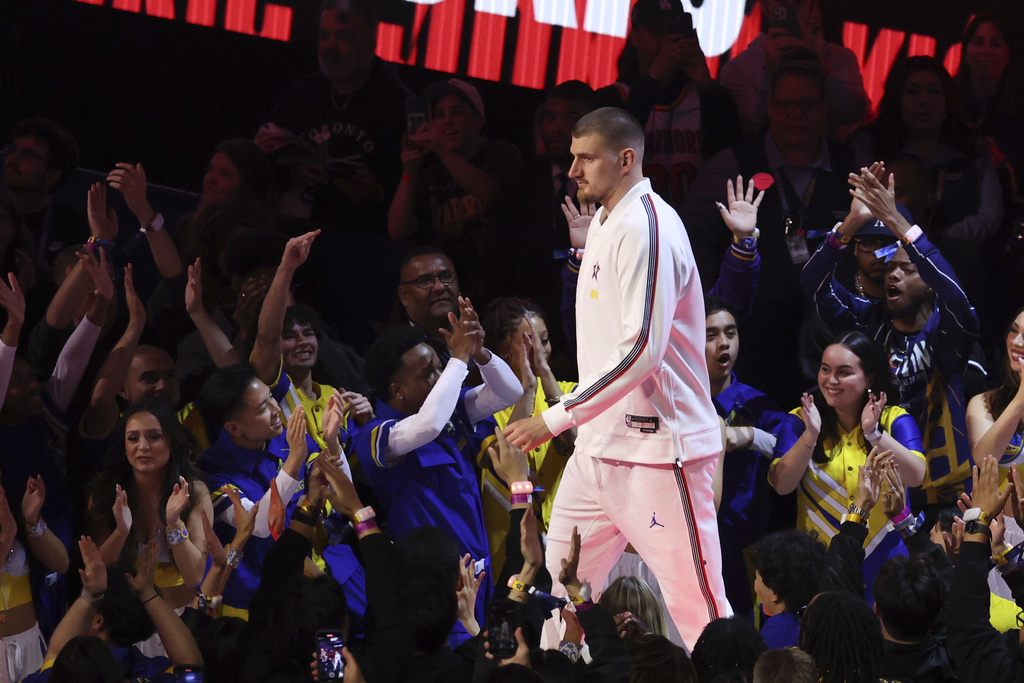 NBA(影)/小丑中鋒歡慶30歲生日 忍者龜帶領金塊全隊唱生日快樂歌