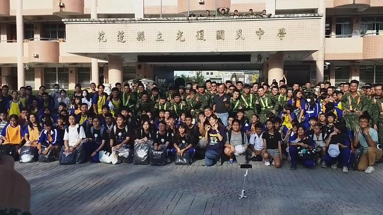 光復高職圖書館地下室積滿泥水　125名國軍進駐校園清淤