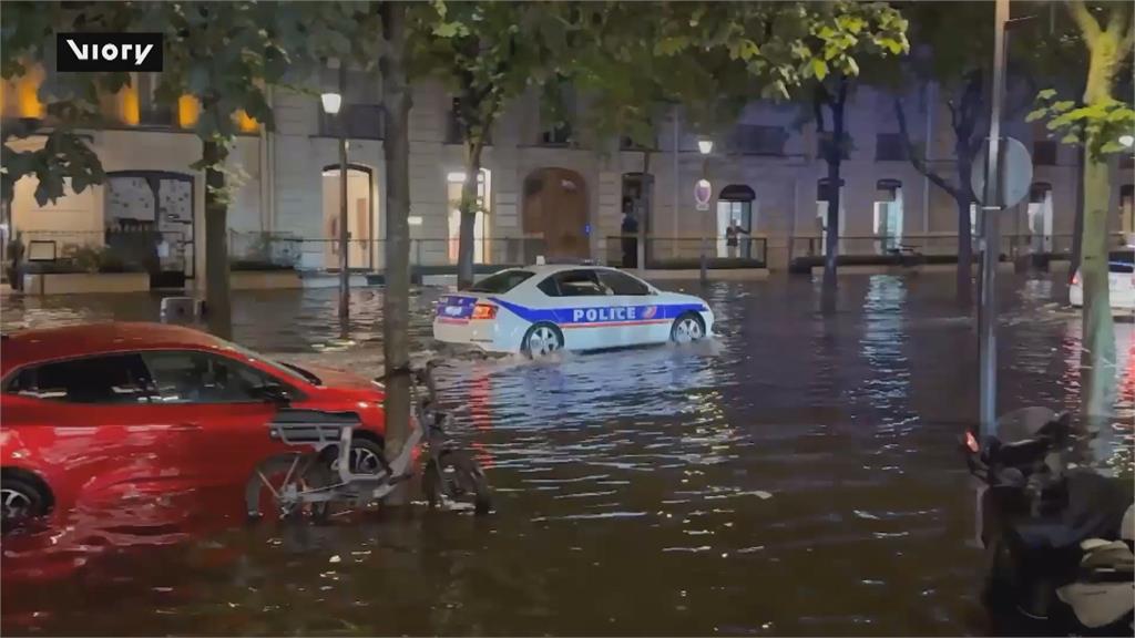 熱浪襲法國！暴雨樹倒砸死人　國會「開會到一半漏水」