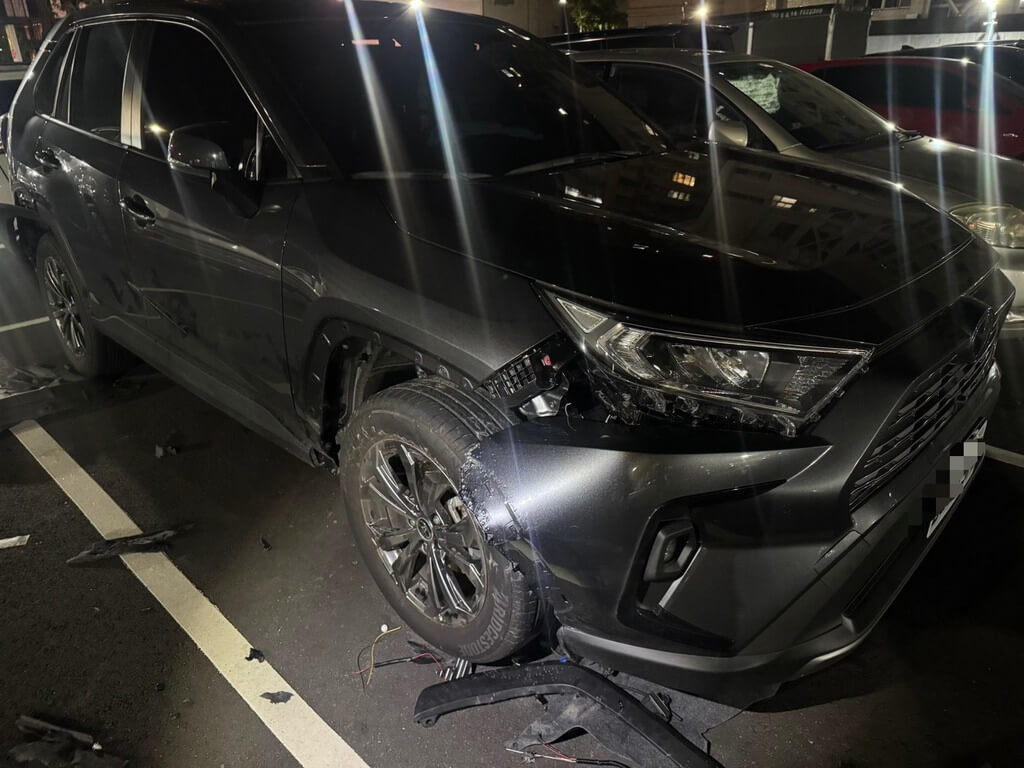 高雄車停戶外停車場　鈑金遭狗啃咬毀損管理員報案