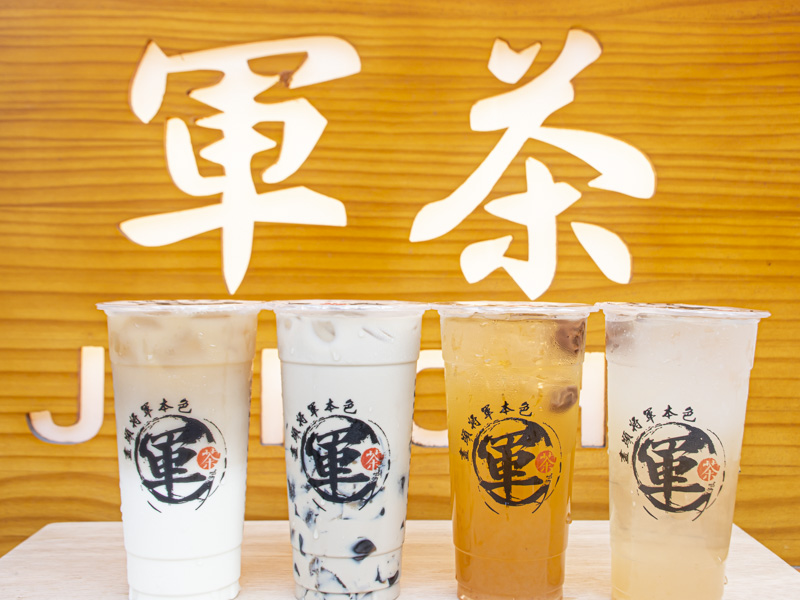 岡山在地手搖全年「買一送一」有夠佛！仙草鮮奶茶用料超滿！