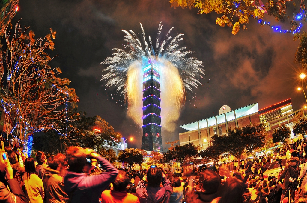 Taipei Countdown 2024 Concert Image to u