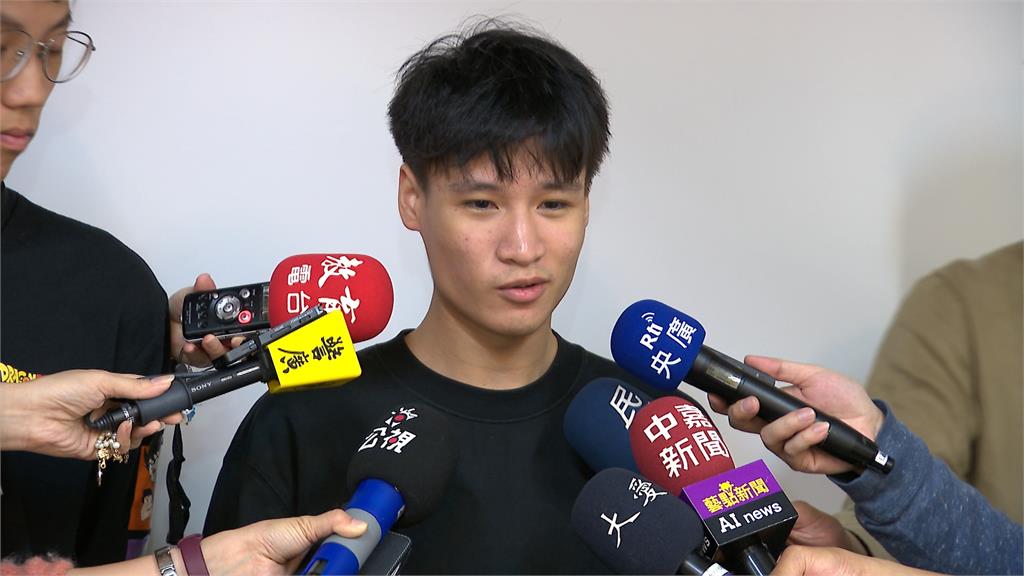 畢製搭防疫! 陳時中海報盯你戴口罩