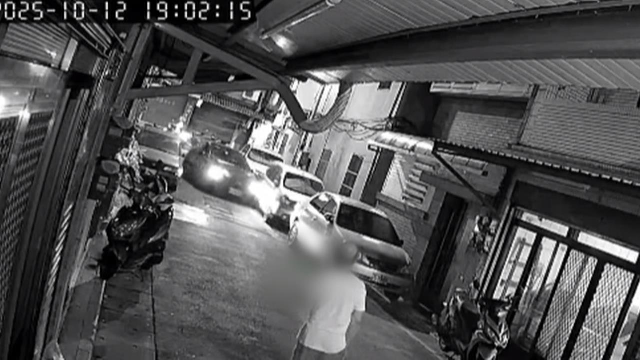 違停拒盤查行為詭異!嫌犯加速鑽巷撞上民宅與轎車後逃逸